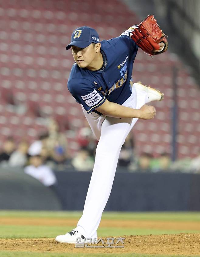 2일 오후 서울 잠실야구장에서 열린 NC와 LG 경기. NC 투수 이용찬이 8회말 등판 역투하고있다. 잠실=정시종 기자