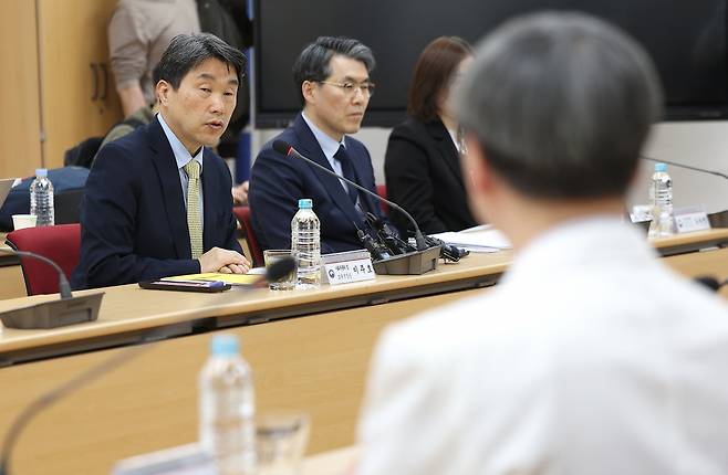 이주호 사회부총리 겸 교육부 장관이 경북대학교 의과대학에서 간담회를 열고 발언하고 있다. [교육부 제공]