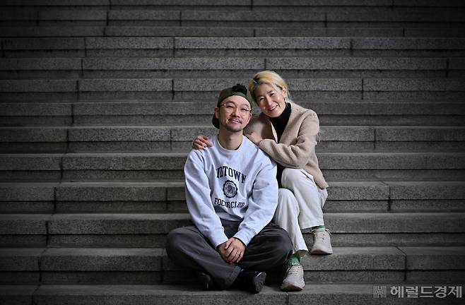 뮤지컬 ‘라스트 파이브 이어스’의 부부 제작진 문병권 안무감독과 이지영 연출가. 임세준 기자