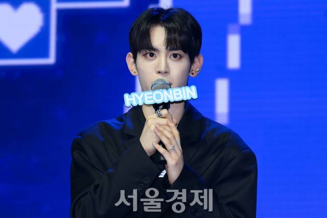 그룹 나우어데이즈(NOWADAYS) 현빈이 2일 오후 서울 용산구 블루스퀘어 마스터카드홀에서 진행된 데뷔 앨범 싱글 1집 ‘나우어데이즈(NOWADAYS)’ 발매 기념 쇼케이스에서 소감을 말하고 있다. 김규빈 기자 2024.04.02