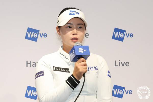 임희정(24·두산건설 위브),이 4일 개막하는&nbsp;'두산건설 위브 챔피언십(총상금 12억 원·2억 1천6백만 원)'에서 메인 스폰서 대회에서 반드시 우승하고 싶다는 강한 의지를 3일 공식 기자 회견장에서 말하고 있다.&nbsp;&nbsp;사진┃KLPGA