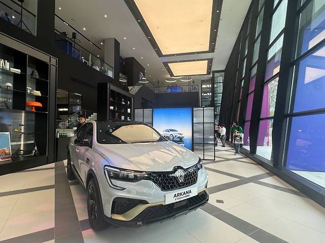 르노의 새로운 엠블럼 '로장주'가 적용된 '뉴 르노 아르카나(XM3)' ⓒ데일리안 편은지 기자