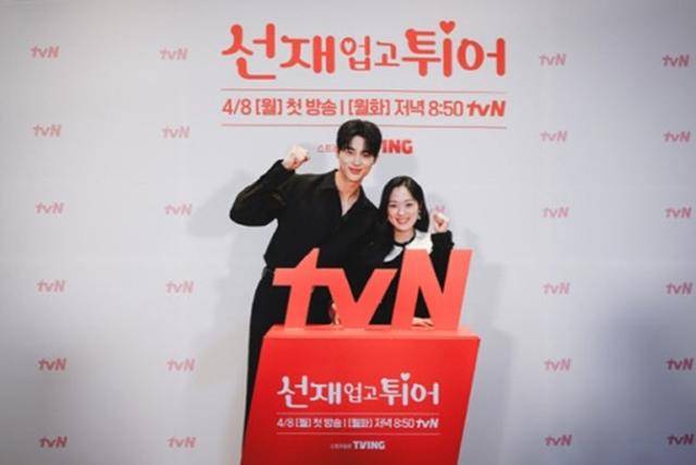 3일 tvN '선재 업고 튀어' 온라인 제작발표회가 개최됐다. 행사에는 변우석 김혜윤 송건희 이승협과 윤종호 감독이 참석해 작품에 대한 이야기를 나눴다. tvN 제공