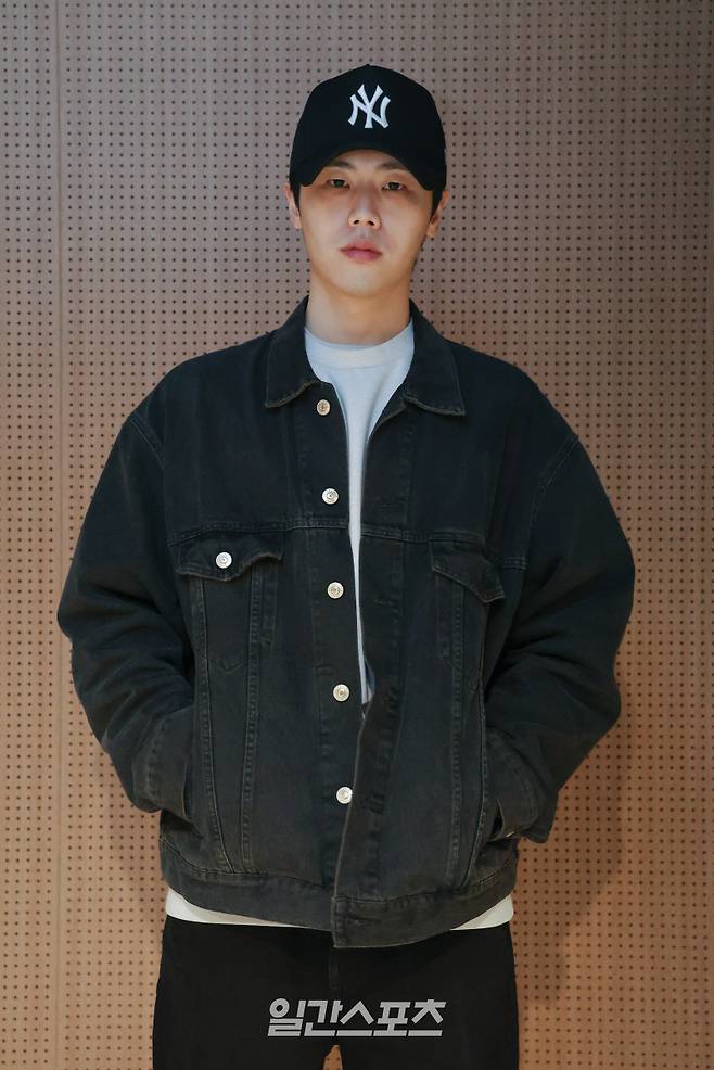 댄스크루 저스트절크 리더 영제이(본명 성영재)가 2일 오후 서울 서대문구 저스트절크 댄스학원 이대점에서 진행된 일간스포츠와의 인터뷰에 앞서 포즈를 취하고 있다. 서병수 기자 qudtn@edaily.co.kr /2024.04.02/