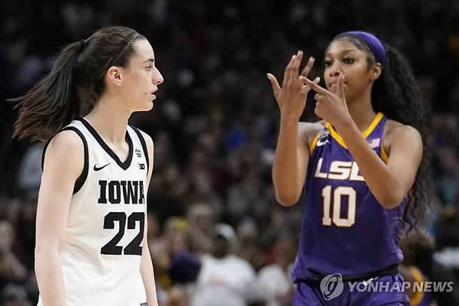 지난해 결승전에서 격돌한 클라크와 리스.&nbsp; &nbsp; &nbsp; AP=연합뉴스