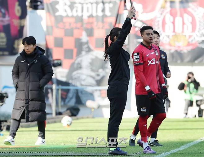 프로축구 '하나원큐 K리그1 2024' 2라운드 FC서울과 인천유나이티드의 경기가 10일 오후 서울 상암동 서울월드컵경기장에서 열렸다. 전반 린가드가 교체 출전하고 있다. 상암=김민규 기자 mgkim1@edaily.co.kr /2024.03.10/