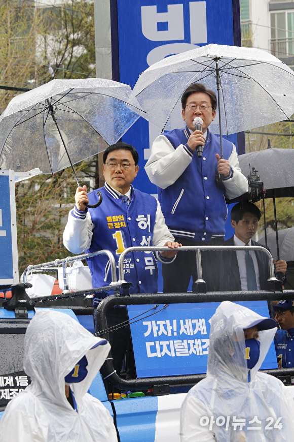 3일 이재명 더불어민주당 대표가 경상남도 창원성산구를 찾아 허성무 후보 지원 유세를 하고 있다. [사진=임승제 기자]