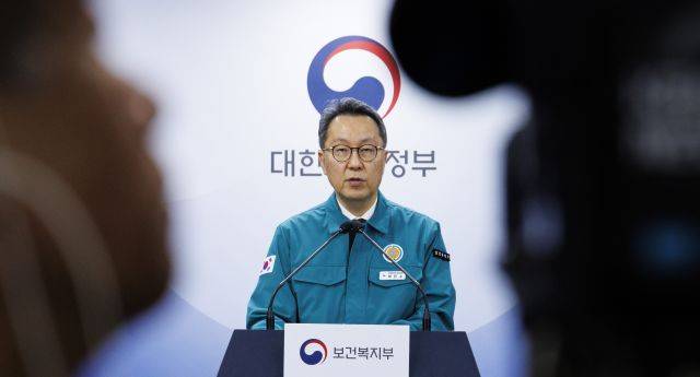 중앙사고수습본부 부본부장인 박민수 보건복지부 2차관이 29일 오전 서울 종로구 정부서울청사에서 의사 집단행동 중수본 브리핑을 하고 있다. 연합뉴스