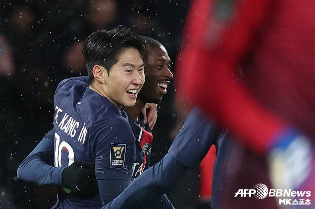 파리 생제르맹 이강인(사진 왼쪽). 사진(파리 프랑스)=AFPBBNews=News1