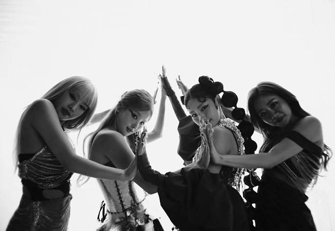 (사진=키스오브라이프 ‘Midas Touch’ 뮤직비디오 캡처)