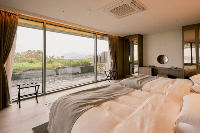 파인비치 호텔의 프리미엄 객실.