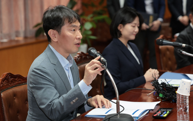 ▲이복현 금융감독원장이 지난 3일 오전 서울 영등포구 금융감독원에서 열린 금융감독 업무혁신을 위한 금융감독원-네이버 업무협약식에서 발언하고 있다. ⓒ연합뉴스