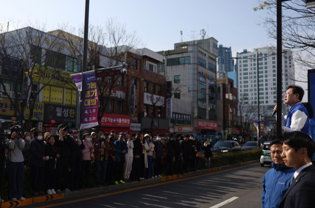 ▲더불어민주당 이재명 대표가 4일 울산 남구를 방문, 전은수 후보 지지 유세를 하고 있다. ⓒ연합뉴스