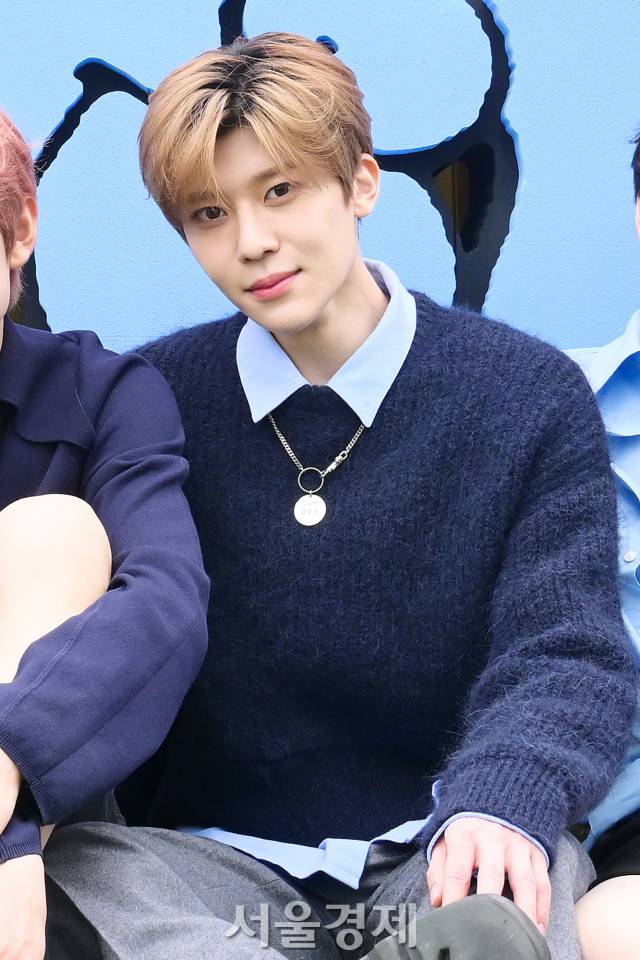 그룹 엔시티 위시(NCT WISH) 시온이 3일 오전 서울 성동구 모처에서 진행된 ‘위시풀 데이(Wishfull DAY)’ 포토콜에서 포즈를 취하고 있다. 김규빈 기자 2024.04.03