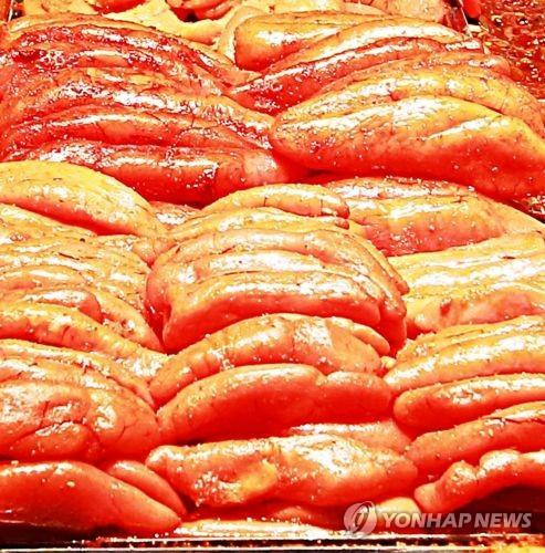 맛있어 보이죠?. 색깔이 선명한 명란젓은 건강을 해칠 수도 있습니다. [연합뉴스 자료 사진]
