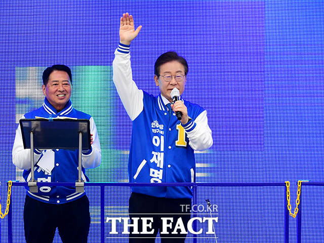 이 대표는 4일 대한민국 제2의 도시로 불리는 부산을 찾아 사전투표를 독려했다. 이 대표는 5일 대전에서 사전투표를 한 뒤 대전·충청권 지원 유세에 나선다. /배정한 기자