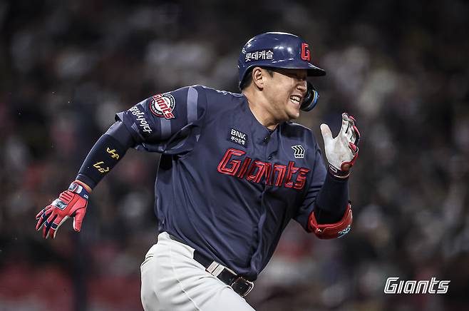 롯데 자이언츠 포수 유강남. 2024 시즌 정규리그 개막 이후 극심한 타격 슬럼프에 빠져 있다. 사진 롯데 자이언츠