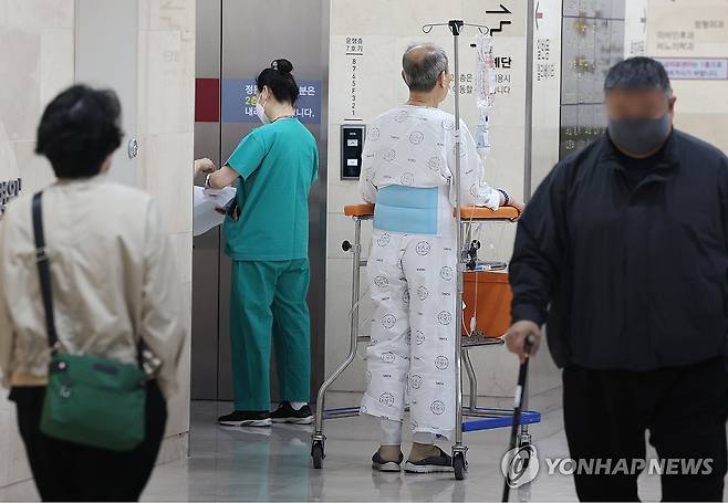 '의료 공백 해소는 언제쯤' [연합뉴스 자료사진]