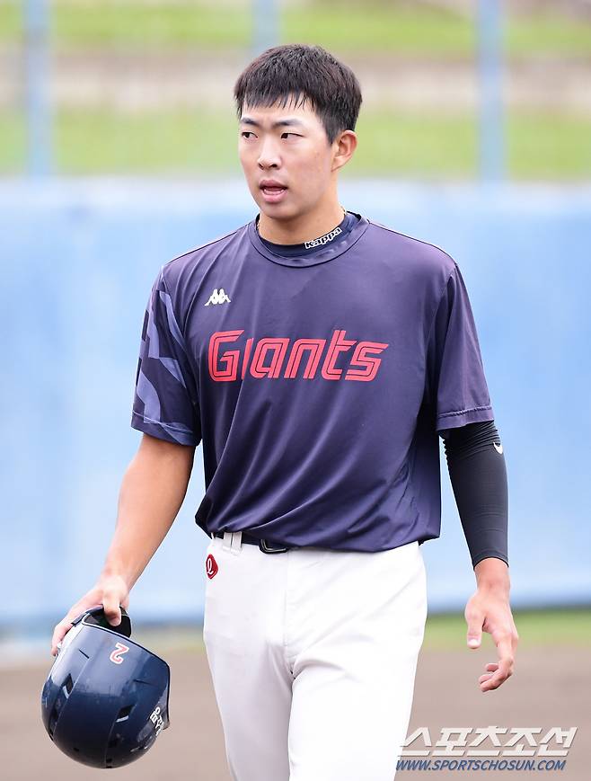 27일 일본 오키나와 온나손 아카마구장에서 삼성-롯데 평가전이 열렸다. 훈련하고 있는 김민석. 오키나와(일본)=송정헌 기자songs@sportschosun.com/2024.02.27/