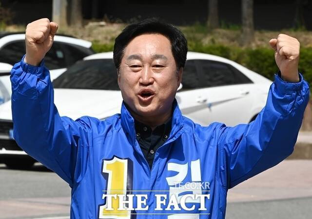 '이대생 미군 성상납' 발언 등으로 물의를 빚은 김준혁 더불어민주당 경기 수원시정 후보는 2일 "정제되지 못한 표현으로 이화여대 재학생, 교직원, 동문의 자긍심에 상처를 입힌 점에 깊은 사과를 드린다"고 말했다. / 뉴시스
