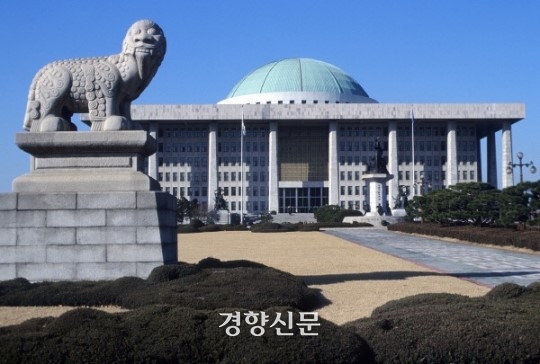 국회의사당 전경. 경향신문 자료사진