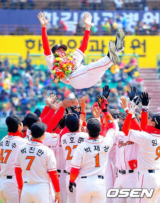 [OSEN=지형준 기자] SK 김원형 은퇴식. 2012.04.08 /jpnews@osen.co.kr