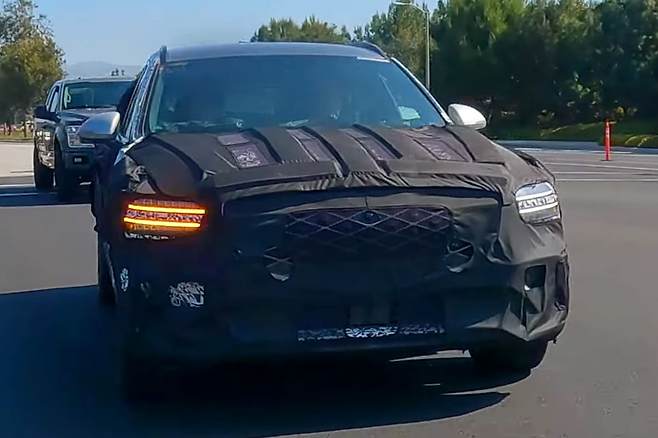 제네시스 GV70 페이스리프트 정면 스파이샷