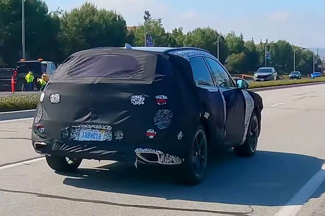 제네시스 GV70 페이스리프트 스파이샷