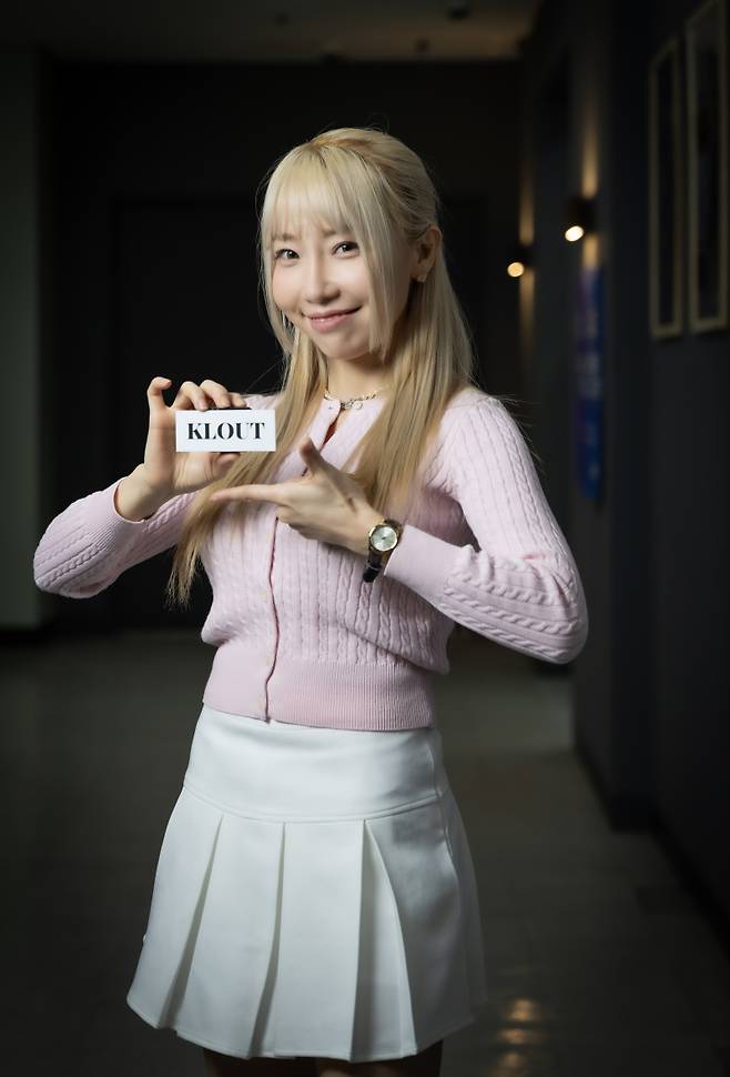 크리에이터 '아랄라' 운영자 김아라씨는 성악을 전공한 헤어 디자이너 크리에이터로 뷰티, 헤어를 비롯해 Vlog, 연기 콘텐츠까지 다방면의 콘텐츠 운영. [사진 신인섭 기자]&nbsp;