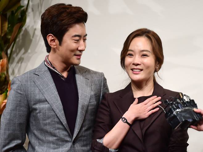 중국 배우 가오쯔치(왼쪽)와 채림이 2014년 배우 박건형 결혼식에 참석한 모습. /사진=뉴스1