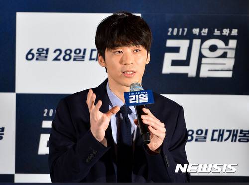 【서울=뉴시스】박진희 기자 = 26일 오후 서울 성동구 CGV왕십리에서 열린 ‘리얼’의 언론시사회에 참석한 이사랑 감독이 기자간담회를 하고 있다. 2017.06.26. pak7130@newsis.com