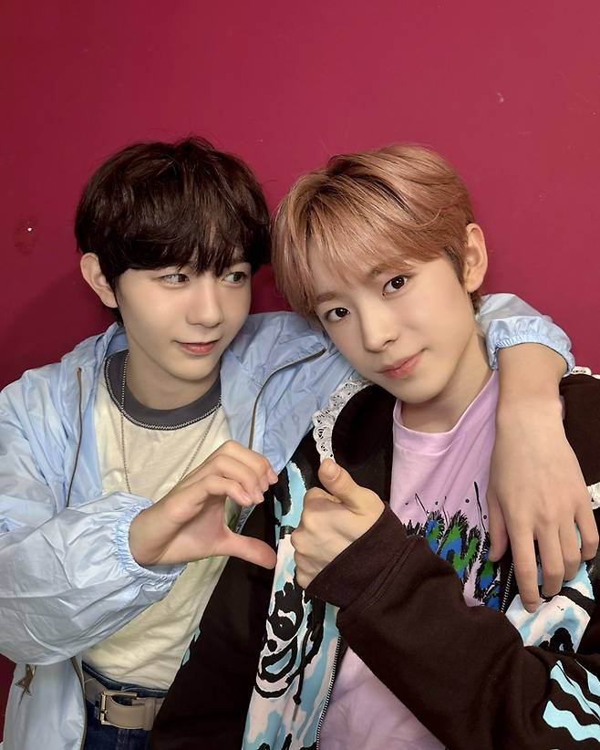 왼쪽부터 NCT 위시 료, 유우시. NCT 위시 공식 트위터