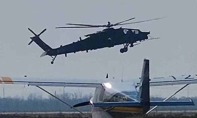 중국 Z-21헬기가 이륙하고 있다. 중국 SNS 캡쳐