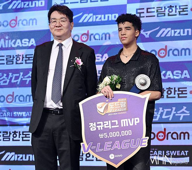 정규리그 MVP에 선정된 OK금융그룹 레오의 아들 앙투안ⓒMHN스포츠 이지숙 기자