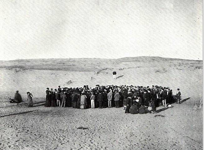 20세기 초 현재 텔아비브가 된 사막에서 땅을 불하받으려고 모여 있는 유대인들.