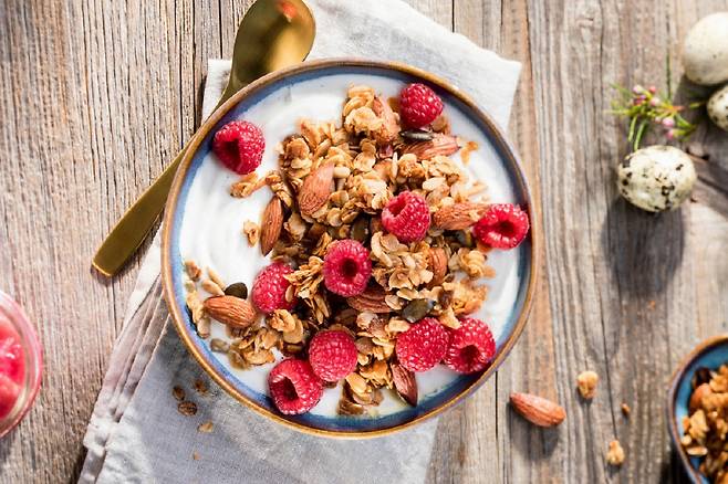 그릭 요거트는 일반 요거트보다 단백질 함량은 높고, 당 함량은 적다./사진=클립아트코리아