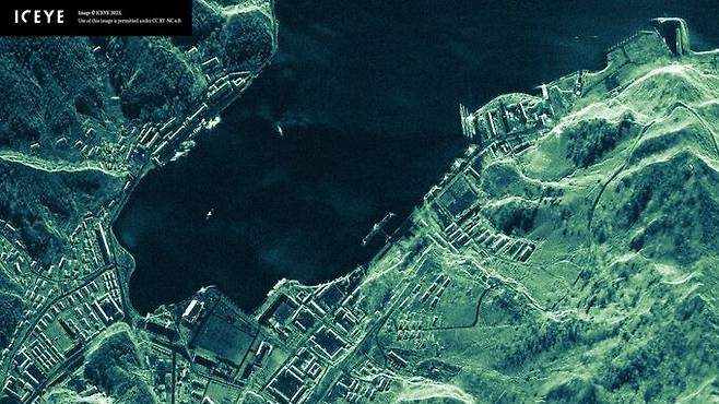 SAR로 촬영한 북한 차호항의 모습. SAR는 해안 감시 등에서 유용하다. 아이스아이 제공