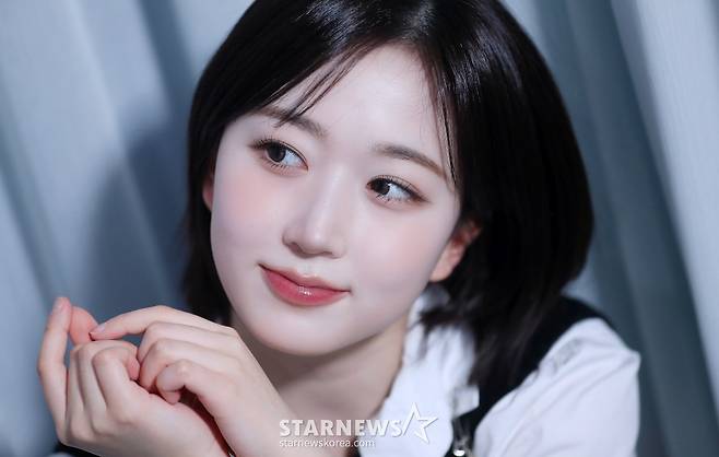 걸그룹 엔믹스(NMIXX) 해원이 서울 종로구 스타뉴스 사옥에서 진행된 '2023 아시아 아티스트 어워즈 인 필리핀'(2023 Asia Artist Awards IN THE PHILIPPINES, 이하 2023 AAA) 수상 인터뷰에 앞서 포즈를 취하고 있다. /사진=김창현