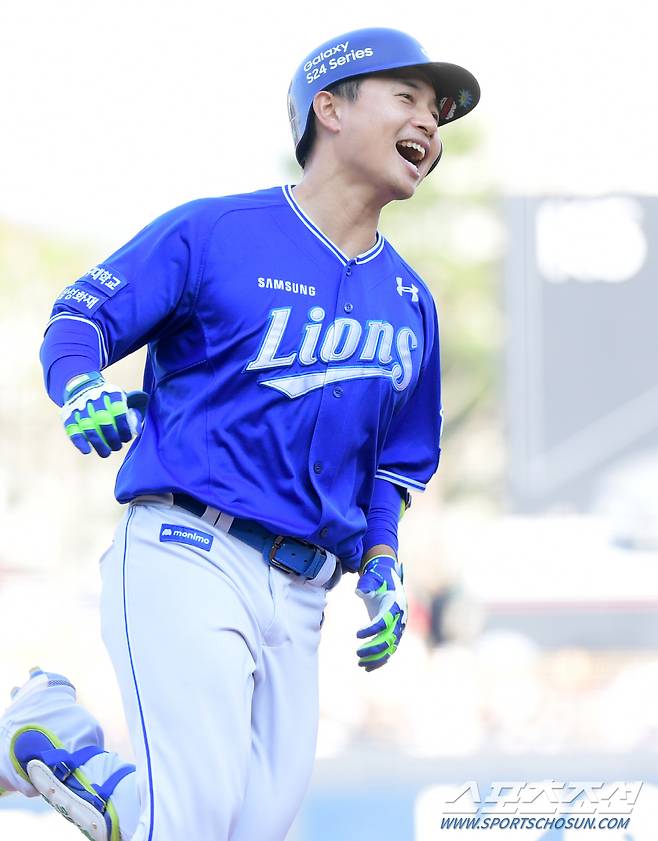 7일 광주 기아 챔피언스필드에서 열린 삼성과 KIA의 경기. 8회초 1사 김헌곤이 솔로포를 친 후 환호하고 있다. 광주=정재근 기자 cjg@sportschosun.com/2024.4.7/