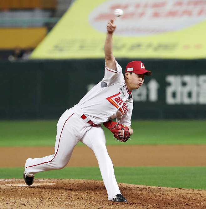 올 시즌 SSG 불펜의 신데렐라로 떠오른 조병현. 조병현은 키가 큰 편은 아니지만 릴리스 포인트가 높다. SSG 제공