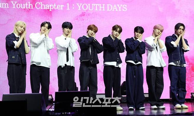 그룹 이펙스(EPEX) 뮤, 위시, 제프, 에이든, 금동현, 아민, 예왕, 백승이 9일 오후 서울 용산구 블르스퀘어 마스터카드홀에서 열린 첫 번째 정규앨범 '소화(韶華) 1장 : 청춘 시절' 발매 기념 쇼케이스에 참석해 포즈를 취하고 있다. 타이틀곡 '청춘에게'(Youth2Youth)는 이펙스의 진솔하면서도 독창적인 화법이 돋보이는 곡이다. 서병수 기자 qudtn@edaily.co.kr /2024.04.09/