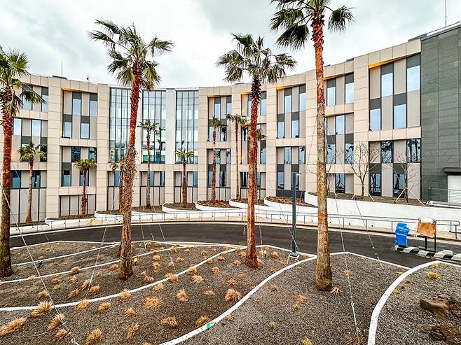 신라스테이 플러스 제주 이호테우 건물 외관 / 사진=권효정 기자