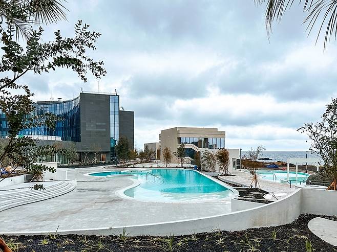 파도 형상의 건축 디자인 / 사진=권효정 기자