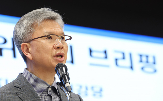 ▲김택우 대한의사협회 비상대책위원회 위원장이 9일 오후 서울 용산구 대한의사협회에서 의대 정원 증원 저지를 위한 브리핑을 하고 있다. ⓒ연합뉴스
