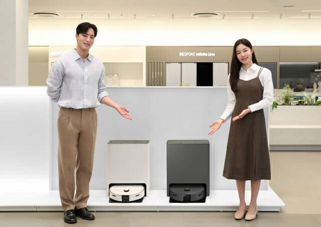 삼성전자 모델이 '비스포크 AI 스팀'을 소개하고 있다.(사진=삼성전자)