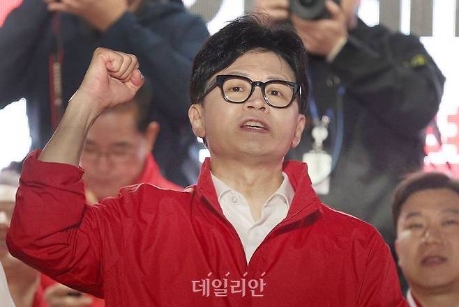 한동훈 국민의힘 비상대책위원장 겸 총괄선거대책위원장이 9일 서울 중구 청계광장에서 열린 '국민의힘으로 대한민국살리기' 22대 총선 파이널 총력유세에서 지지를 호소하고 있다. ⓒ데일리안 방규현 기자