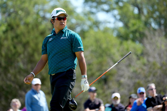 Hideki Matsuyama of Japan plays his tee shot on the 4th hole during the second round of the Valero Texas Open at TPC San Antonio in San Antonio, Texas on April 5.  [GETTY IMAGES]