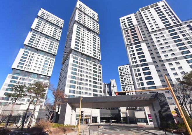 과천 지식정보타운(이하 지정타) 내 '과천 푸르지오 라비엔오' 입구 전경 /사진=네이버 로드