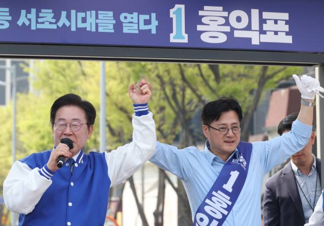 ▲더불어민주당 이재명 대표가 7일 서울 서초구를 방문, 홍익표 후보 지원유세를 하고 있다. ⓒ연합뉴스