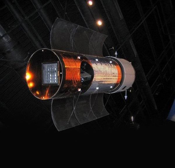 미 군사정찰위성 ‘키홀(KH)-12’ 모습. 사진=global security 캡처